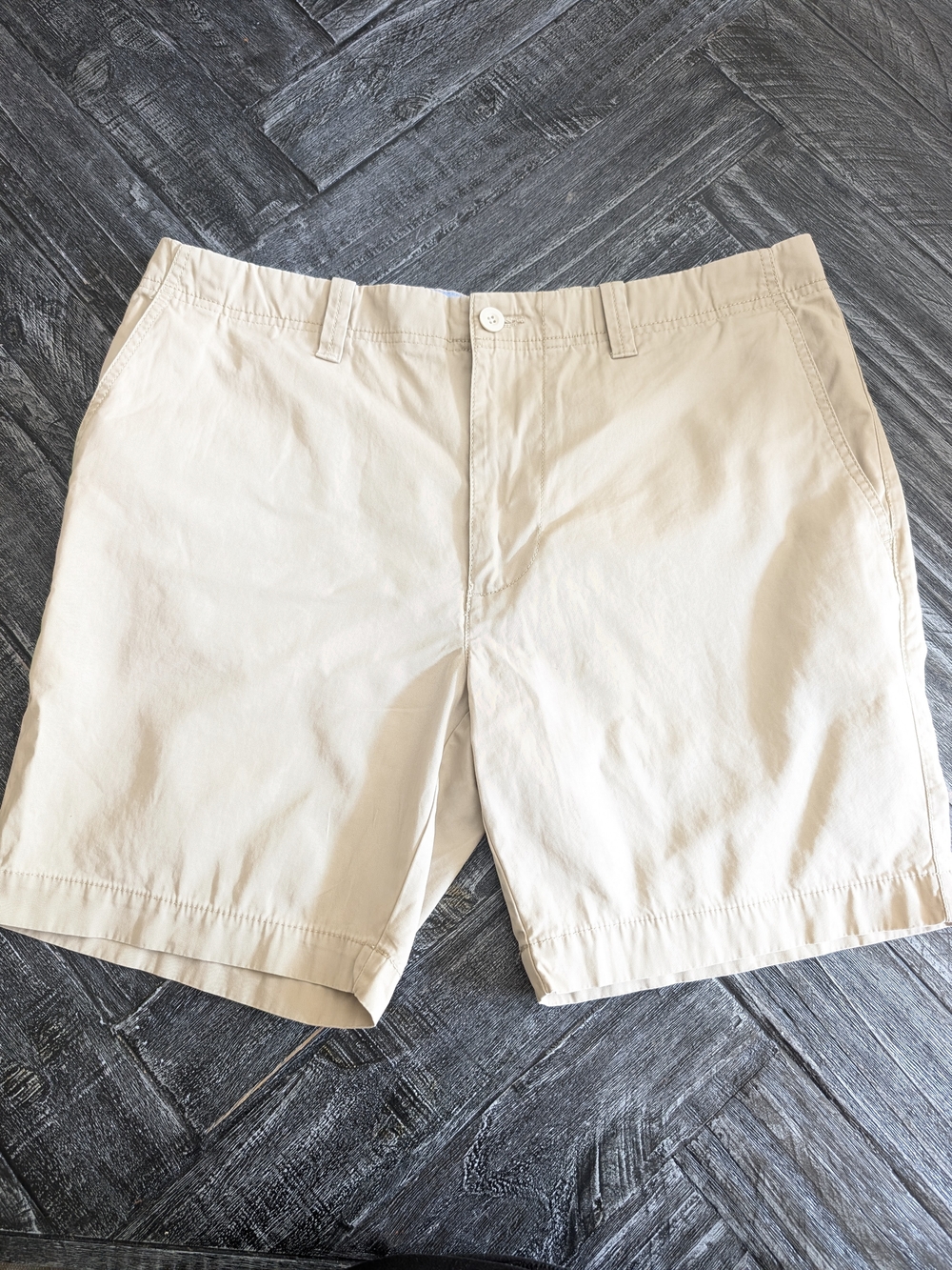 Roundtree & Yorke Men's Flat-Front Shorts in Cream